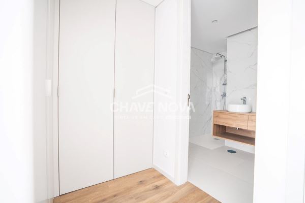 Apartamento T2 novo 4º piso, pronto a habitar 