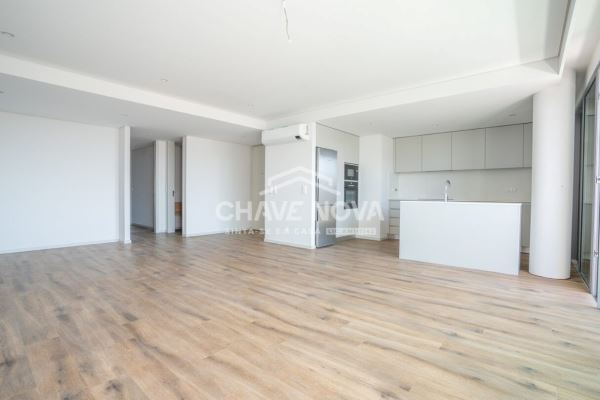 Apartamento T2 Novo – 107 m², 5º e ultimo piso, duas varandas. Centro de Vila Nova de Gaia