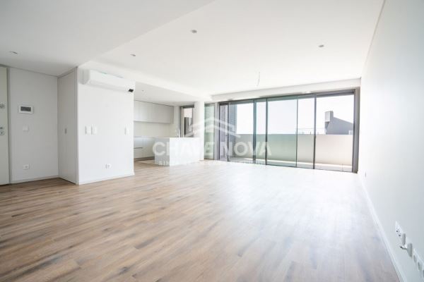 Apartamento T2 Novo – 107 m², 5º e ultimo piso, duas varandas. Centro de Vila Nova de Gaia
