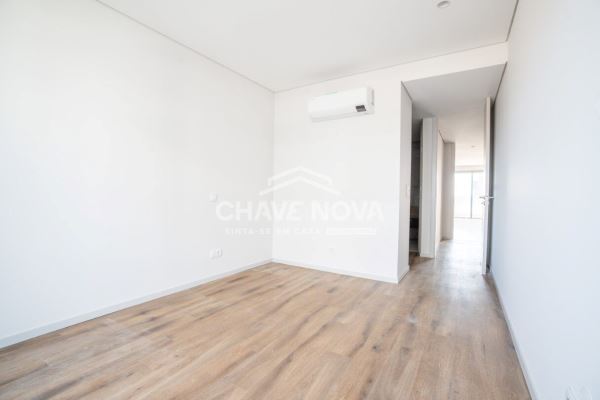Apartamento T2 Novo – 107 m², 5º e ultimo piso, duas varandas. Centro de Vila Nova de Gaia