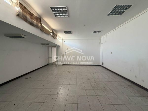Loja em Oliveira do Douro