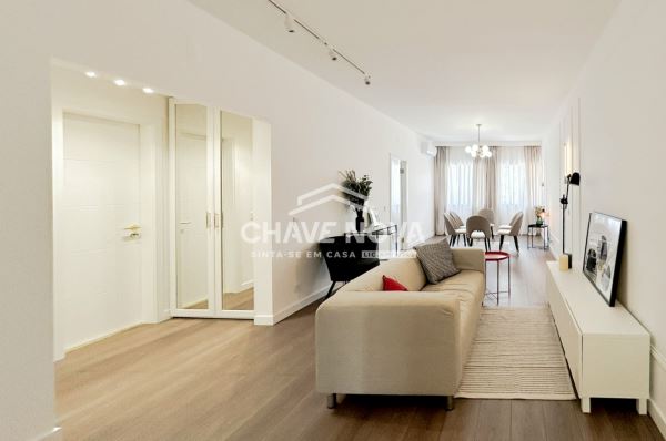 Apartamento T2 remodelado em Lisboa
