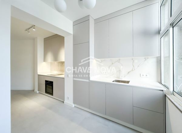 Apartamento T2 remodelado em Lisboa
