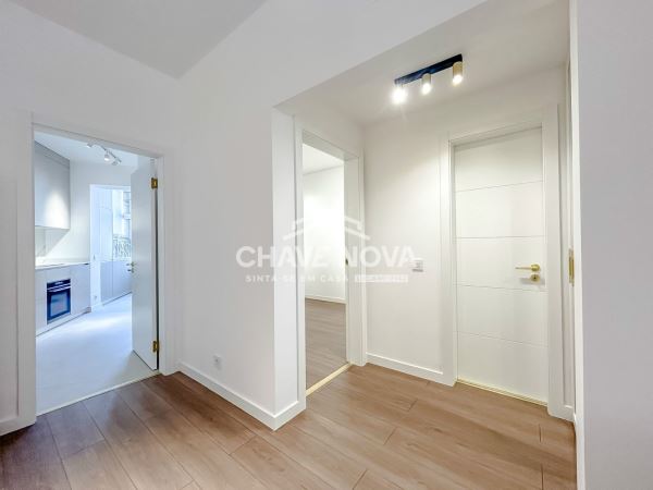 Apartamento T2 remodelado em Lisboa