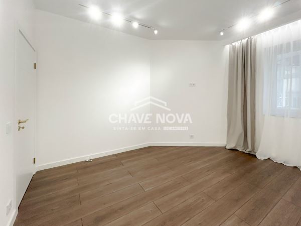 Apartamento T2 remodelado em Lisboa