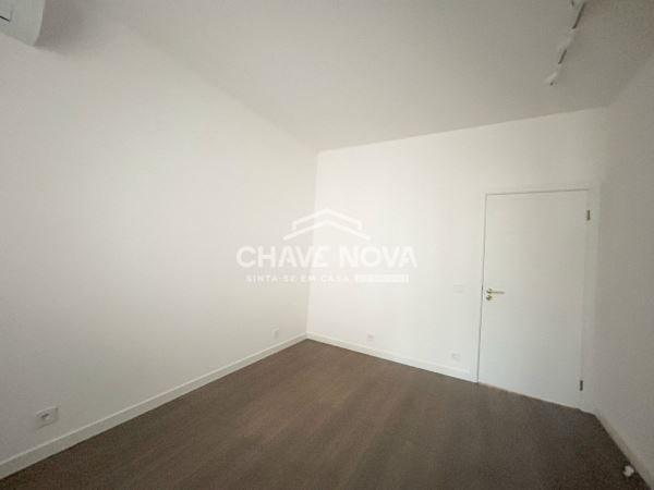 Apartamento T2 remodelado em Lisboa