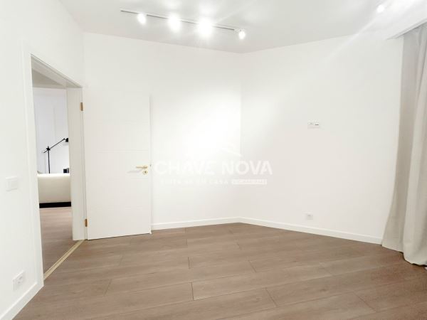 Apartamento T2 remodelado em Lisboa