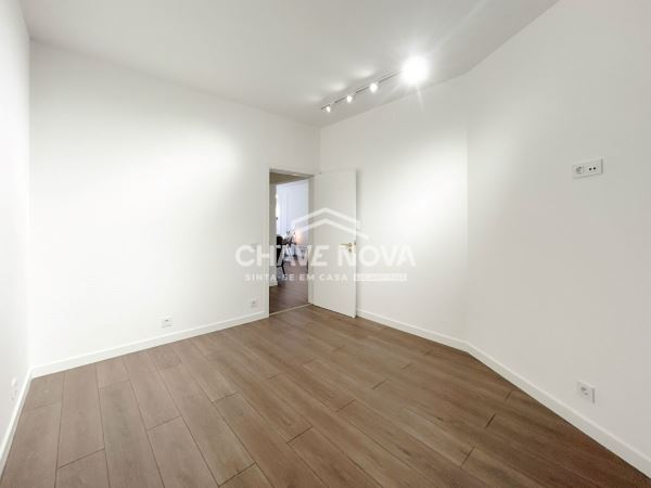 Apartamento T2 remodelado em Lisboa