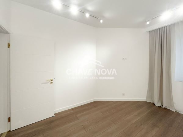 Apartamento T2 remodelado em Lisboa