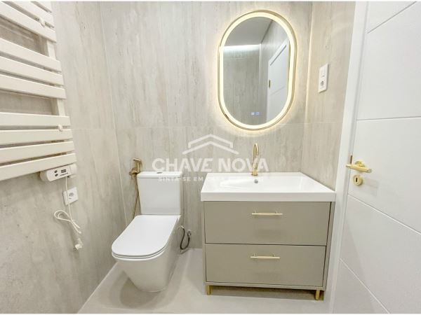 Apartamento T2 remodelado em Lisboa