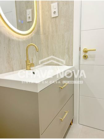 Apartamento T2 remodelado em Lisboa