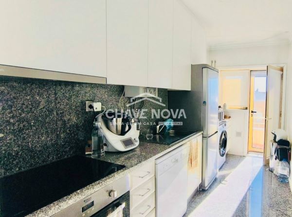 Apartamento T1 com Vista Mar em Canidelo – A 2 Minutos da Praia!