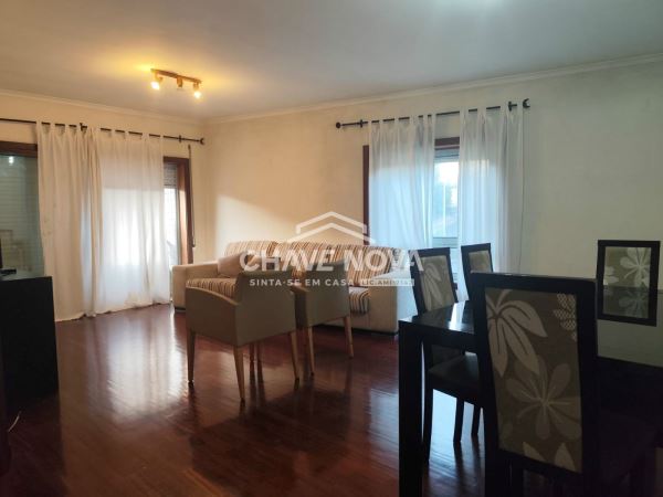 T2 com varanda e lugar de garagem -  arrendamento 