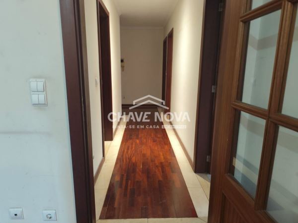 T2 com varanda e lugar de garagem -  arrendamento 