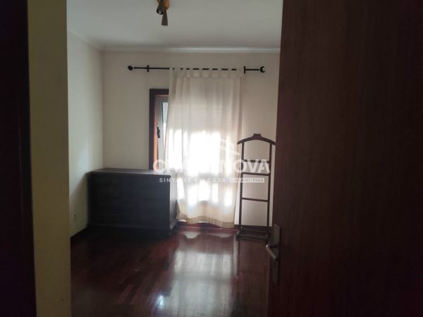 T2 com varanda e lugar de garagem -  arrendamento 