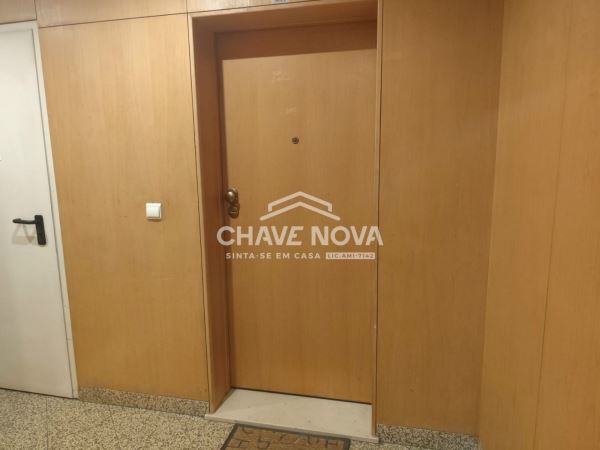T2 com varanda e lugar de garagem -  arrendamento 