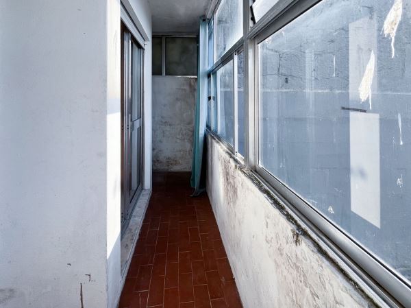 T0 Moderno e Acolhedor na Rua da Alegria - Com cozinha equipada e varanda.