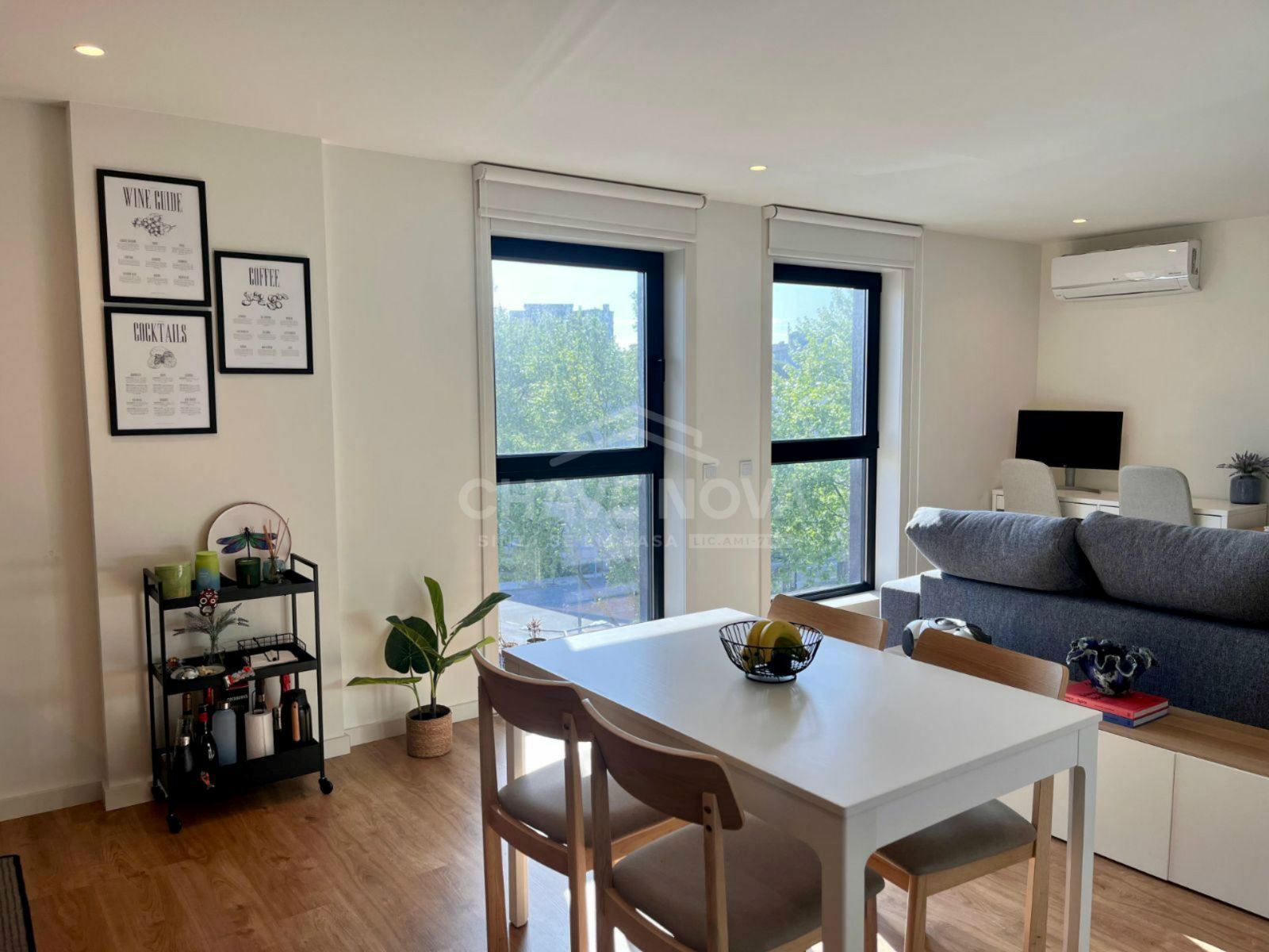 Apartamento T1 a venda na Rua Professor Armando De Castro
