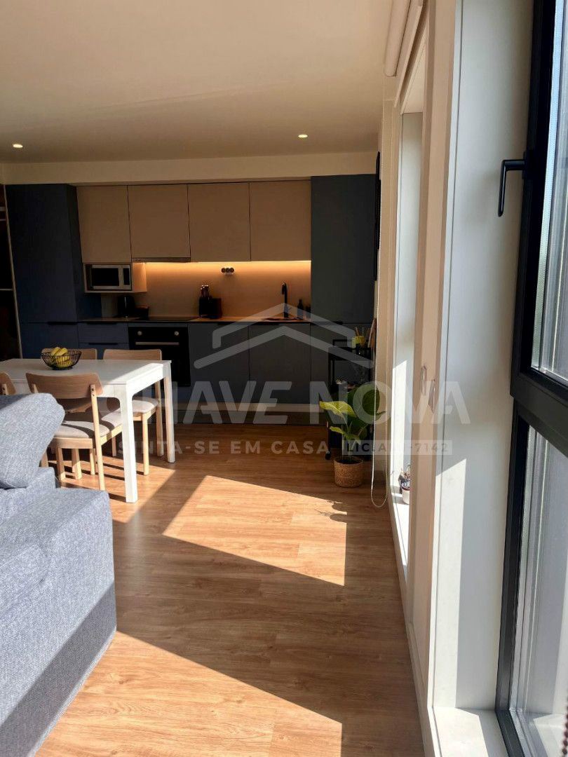 Apartamento T1 a venda na Rua Professor Armando De Castro