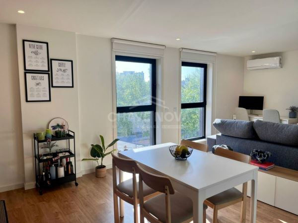 Apartamento T1 a venda na Rua Professor Armando De Castro