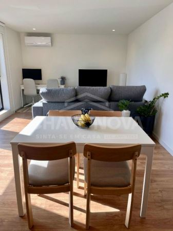 Apartamento T1 a venda na Rua Professor Armando De Castro