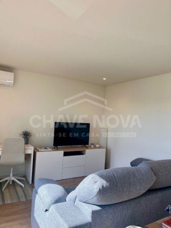 Apartamento T1 a venda na Rua Professor Armando De Castro