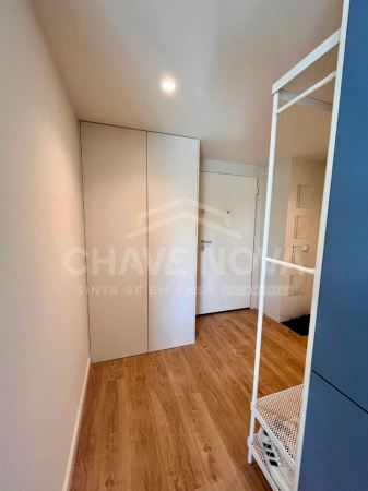 Apartamento T1 a venda na Rua Professor Armando De Castro