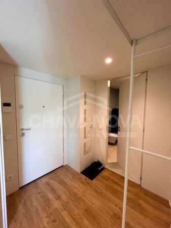 Apartamento T1 a venda na Rua Professor Armando De Castro