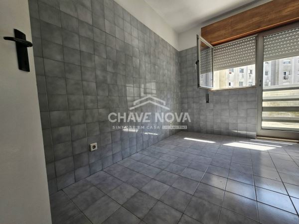 Apartamento T1 c/ Arrumo em Vilar de Andorinho (Vila D'Este)