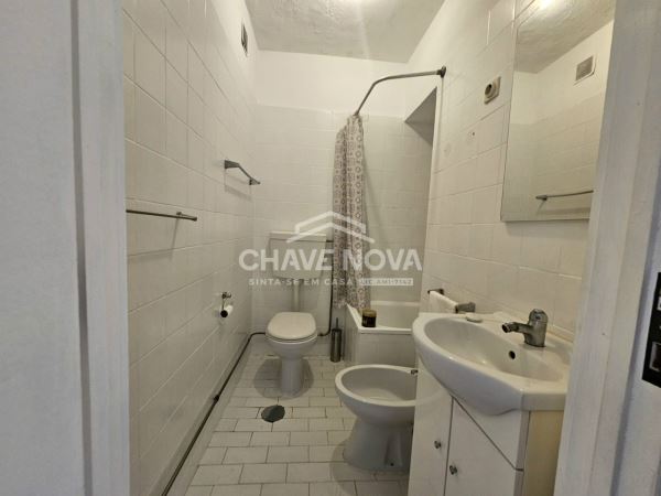 Apartamento T1 c/ Arrumo em Vilar de Andorinho (Vila D'Este)