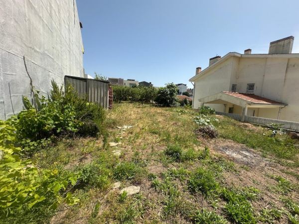 Terreno para construção de moradia de 3 frentes