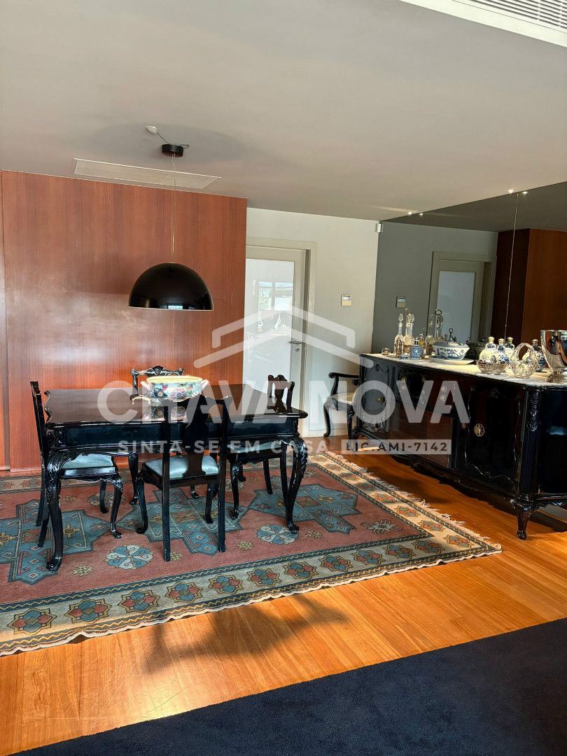 Moradia de luxo V4 com 4 pisos e elevador em Leça da Palmeira - Zona Histórica