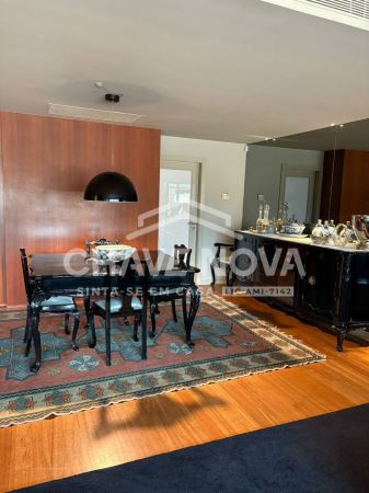 Moradia de luxo V4 com 4 pisos e elevador em Leça da Palmeira - Zona Histórica