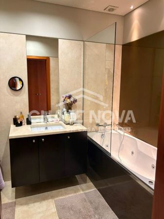 Moradia de luxo V4 com 4 pisos e elevador em Leça da Palmeira - Zona Histórica