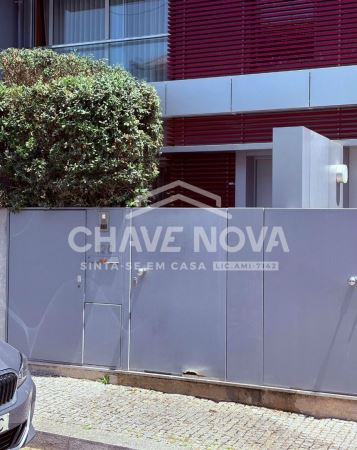 Moradia de luxo V4 com 4 pisos e elevador em Leça da Palmeira - Zona Histórica