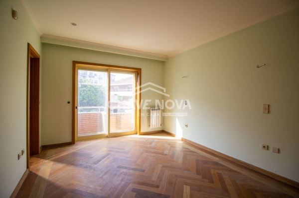 Moradia em Mafamude junto a Santo Ovídeo 