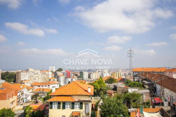 Moradia em Mafamude junto a Santo Ovídeo 
