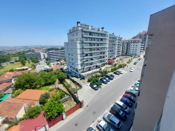 T2+1 junto ao El corte Inglês com garagem, elevador e arrumo privativo.