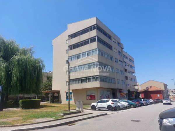 T2+1 junto ao El corte Inglês com garagem, elevador e arrumo privativo.
