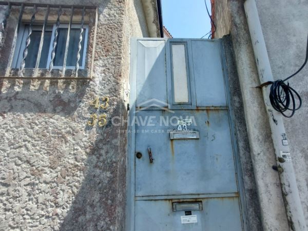 Casa em ilha no centro de Oliveira do Douro