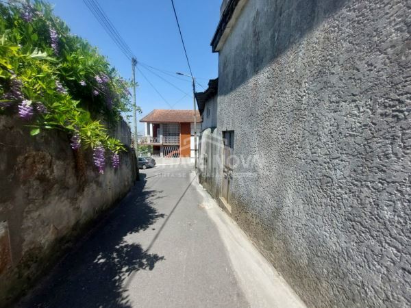 Casa em ilha no centro de Oliveira do Douro