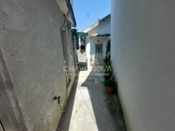 Casa em ilha no centro de Oliveira do Douro