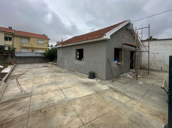 Moradia térrea T2 remodelada 4 frentes