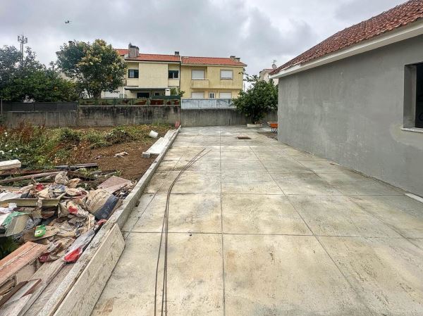 Moradia térrea T2 remodelada 4 frentes