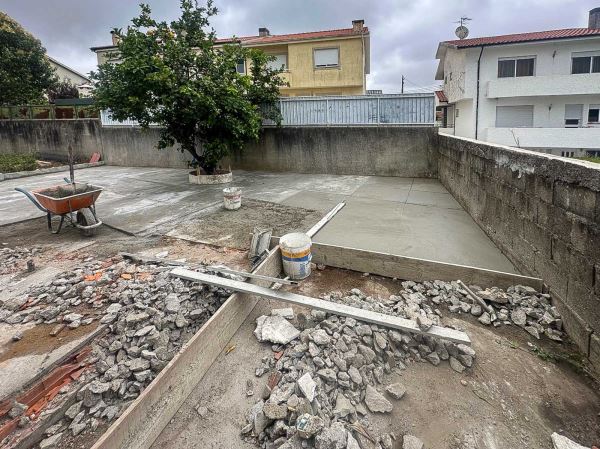 Moradia térrea T2 remodelada 4 frentes