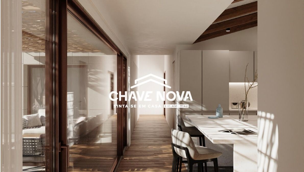 Moradia V3 Moderna com Piscina Central e Jardim Interior em Loulé