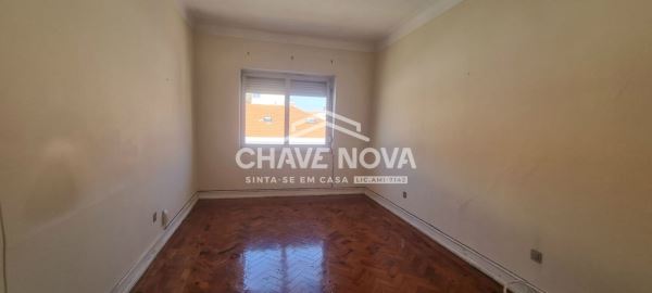Apartamento T2 na Avenida de Roma