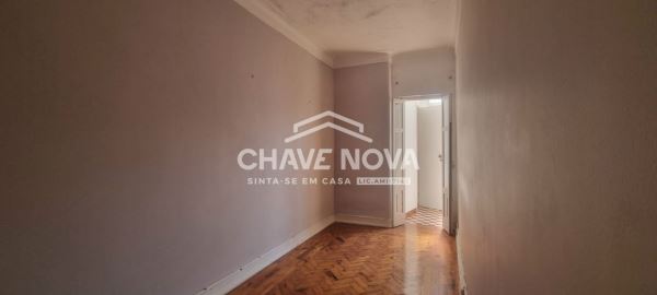 Apartamento T2 na Avenida de Roma