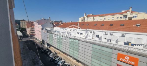 Apartamento T2 na Avenida de Roma