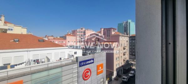 Apartamento T2 na Avenida de Roma